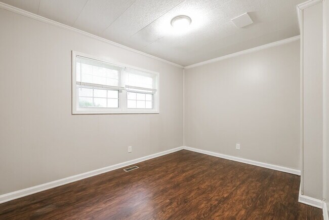 Building Photo - 1165 Wisteria Dr SW