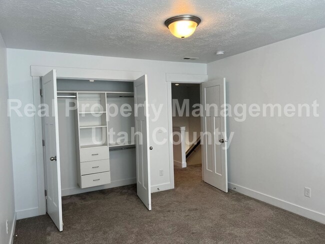 Building Photo - Cute townhome in Highland