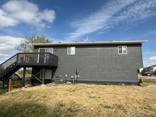 Building Photo - 4 Bedroom 3 Bath Home for Rent