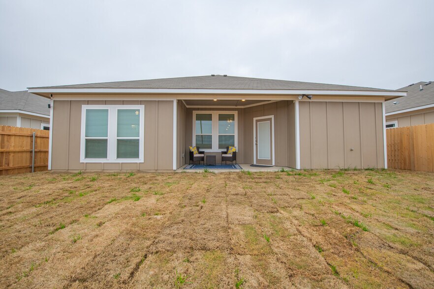 Building Photo - 3703 McCleland Crk Trl