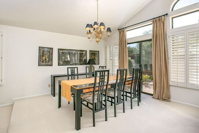 Building Photo - 5 bed 3 bath, 3500 sft in Tempe with pool
