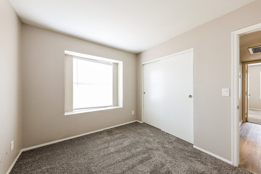 Building Photo - 532 N Nassau