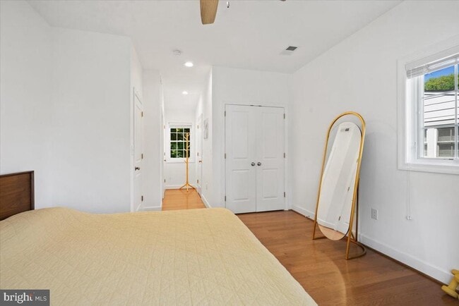 Building Photo - 4842 Park Ave
