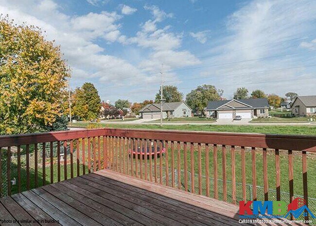 Building Photo - 60 Parkview Ct