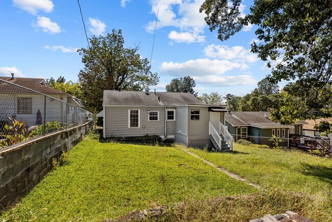 Building Photo - Newly renovated 3 bedroom, 1 bath home.