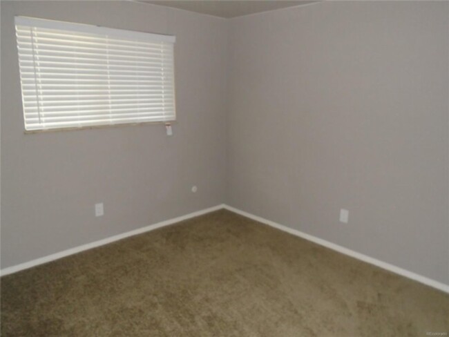 Building Photo - Section 8 welcome!!  3 bed 2 bath Condo wi...