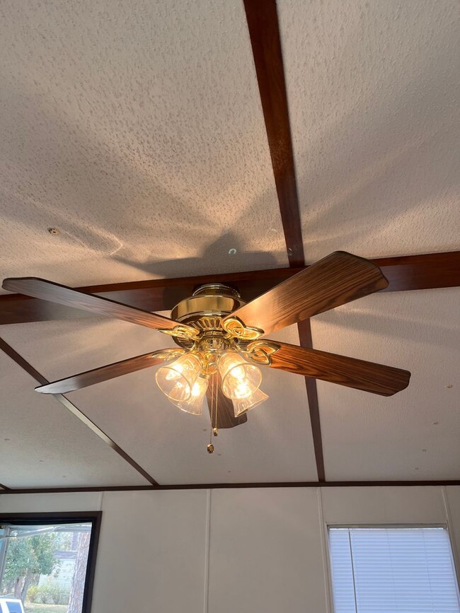 Building Photo - Home in south Lowndes County