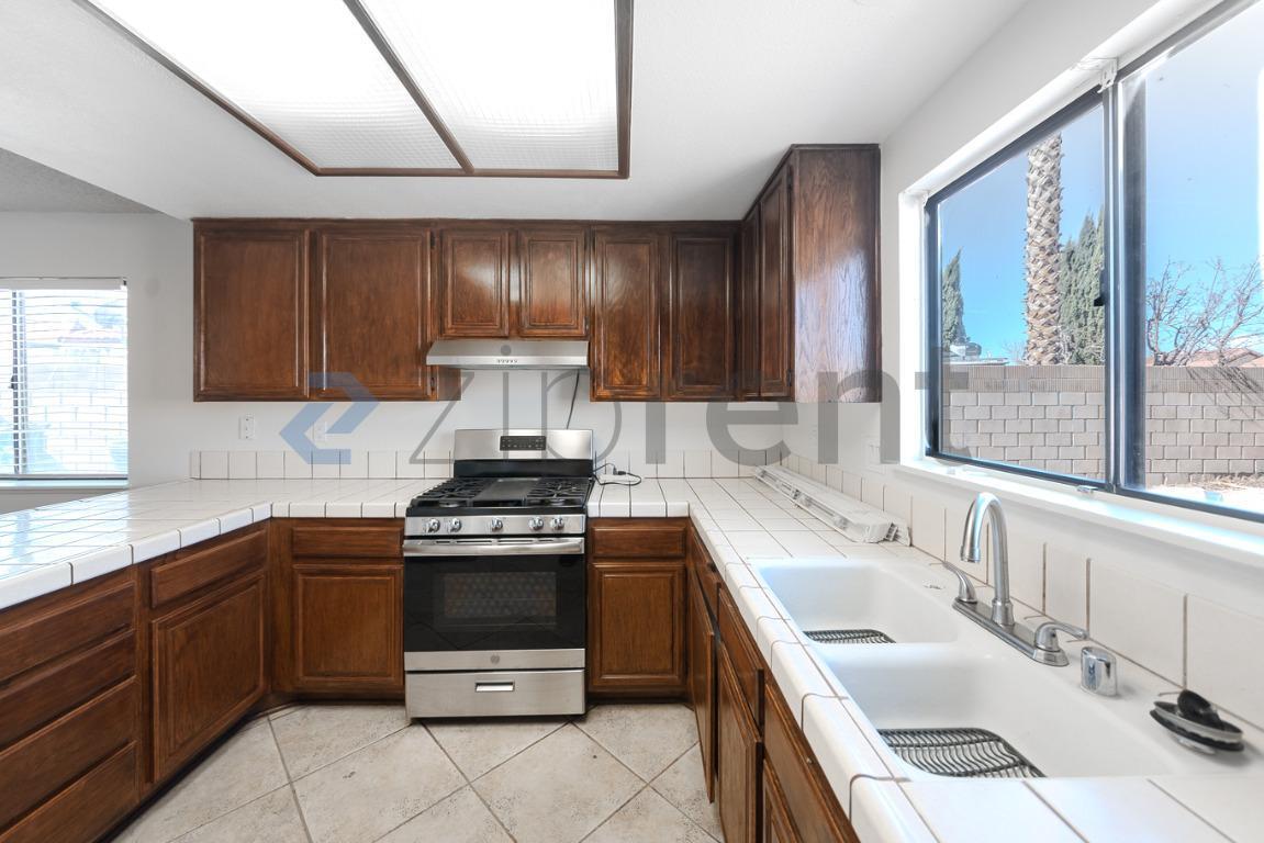 Building Photo - 5327 Meredith Ave