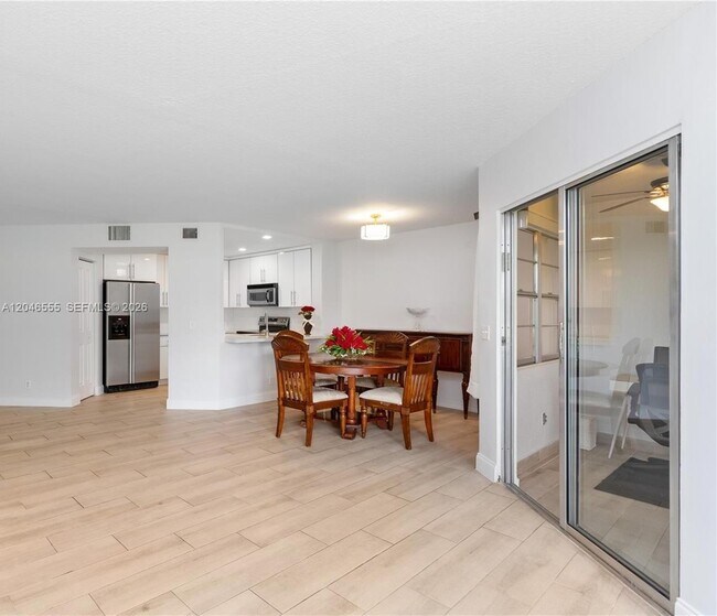 Building Photo - 1110 SW 125th Ave