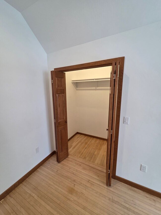 Building Photo - 2904 Parkridge Ave