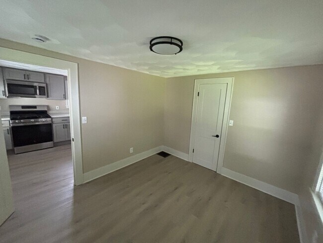Building Photo - Updated Single Family Home in Maine Endwel...