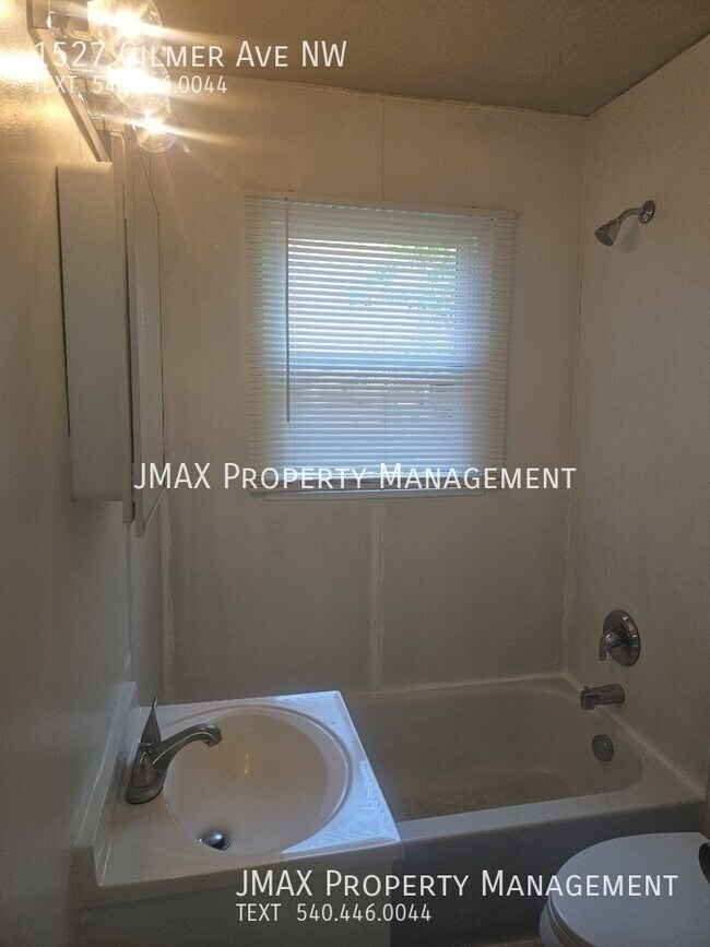 Building Photo - 1527 Gilmer Ave NW