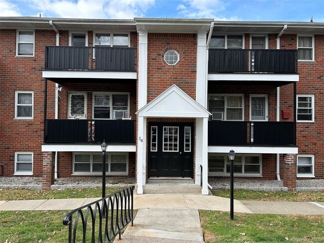 Primary Photo - 14 Francis Ave