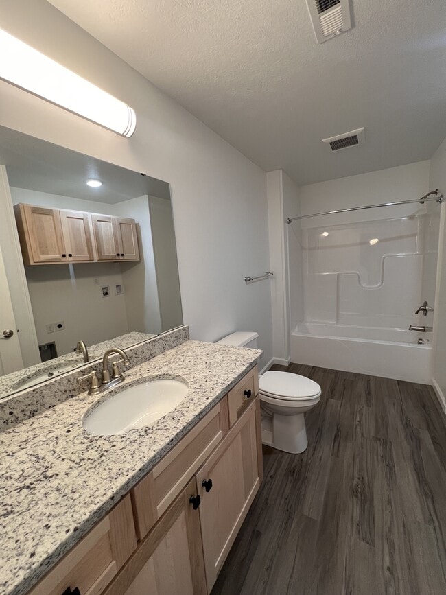 Building Photo - 209 Millersburg St