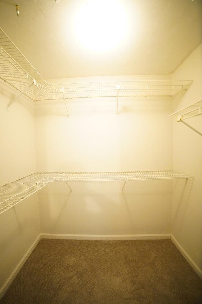 Building Photo - 1530 Merry Oaks Ct