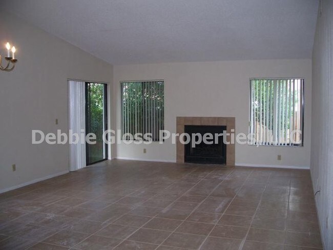 Building Photo - 3 bedroom 2 bath Wekiva home
