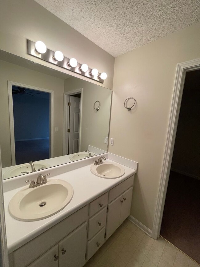 Building Photo - Briarwood West Sudvision - Stainless Steel...