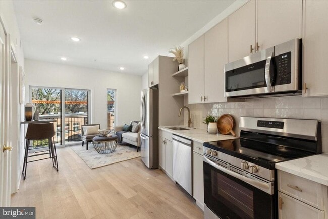 Building Photo - 367 W Hortter St