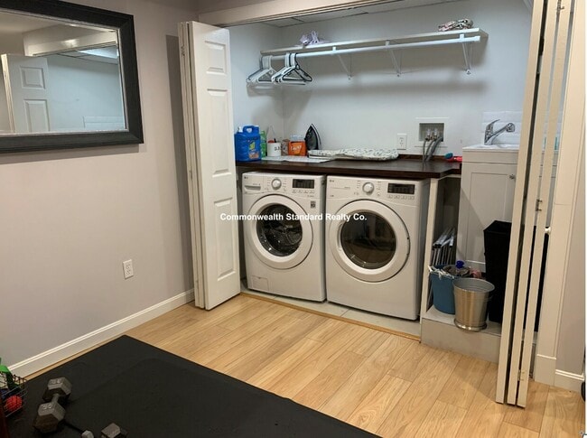 Building Photo - 53 Gale St