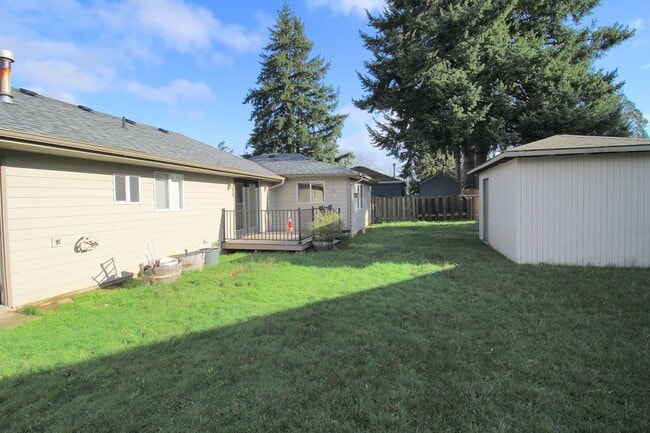 Building Photo - 11318 NE Siskiyou St