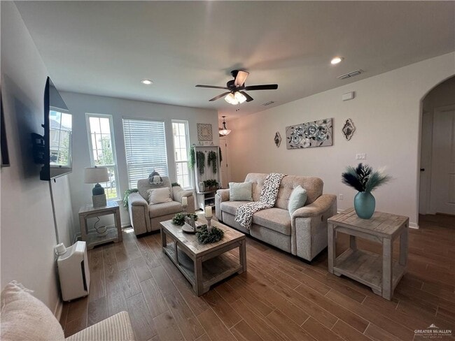 Building Photo - 23 El Paso Dr