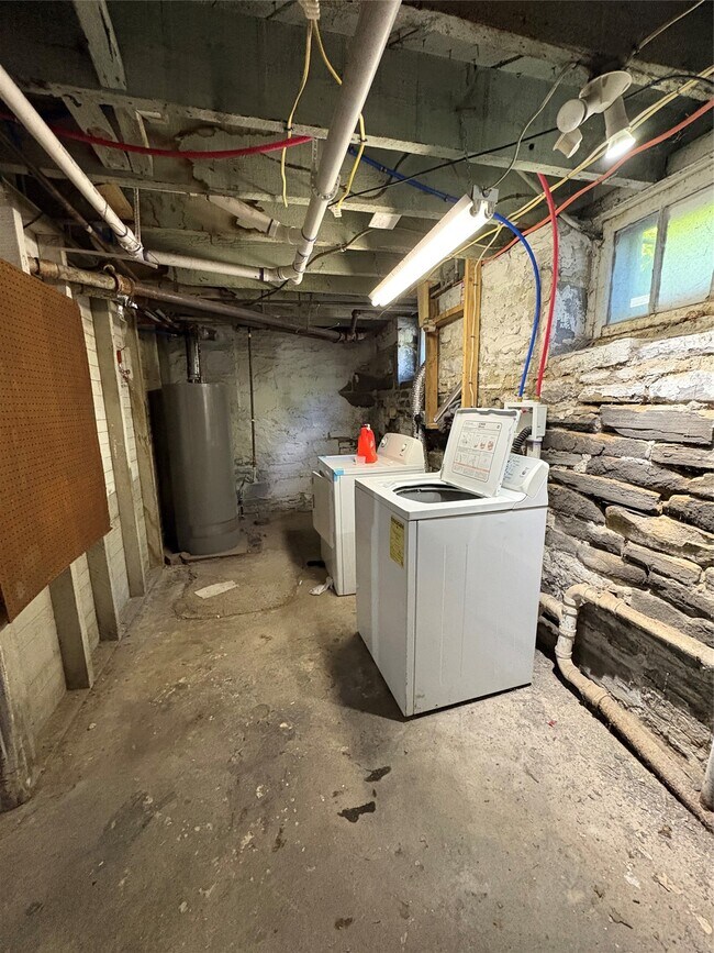 Building Photo - 171 Chapin St