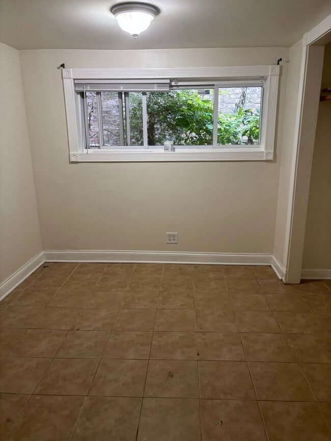 Building Photo - 2824 N Kolmar Ave