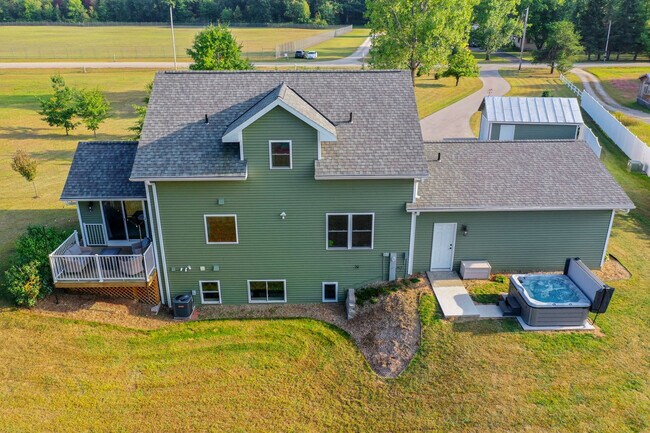 Building Photo - 3216 Airport Rd