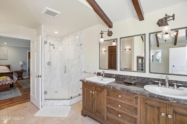 Building Photo - 2611 Janin Way