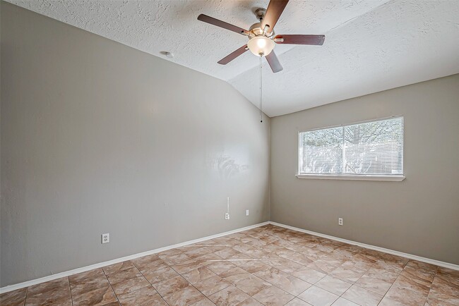 Building Photo - 5105 Beaver Hollow Dr