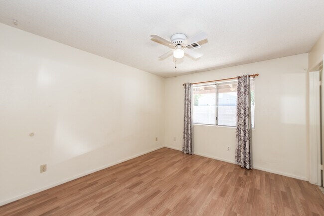 Building Photo - 4598 W 18th Ln