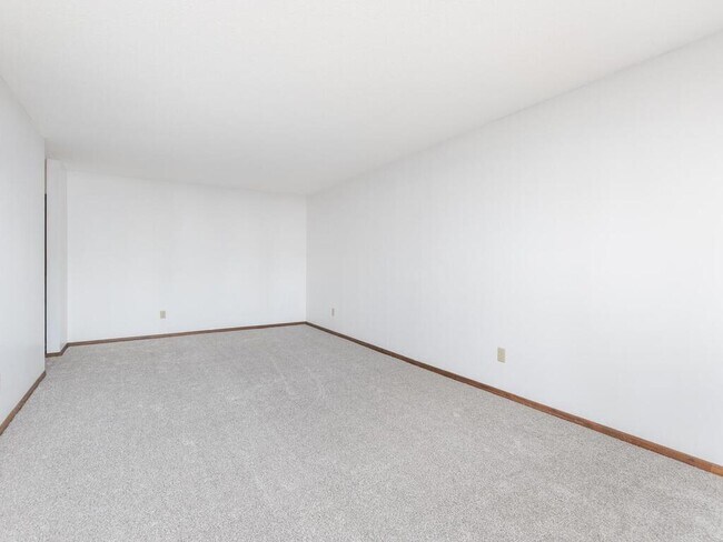 Building Photo - 4101 Parklawn Ave