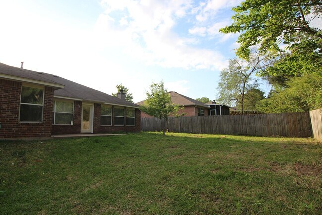 Building Photo - Coming Soon! 3 Bedroom 2 Bathroom Home in ...
