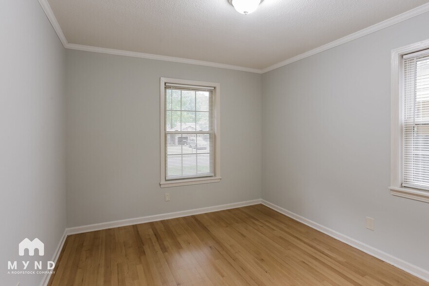 Building Photo - 1176 Cedar Cir S