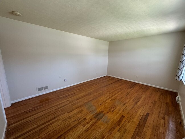 Building Photo - Nice 3/2 House in Lindale- $1,495