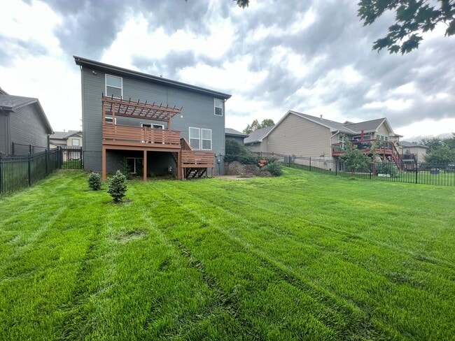 Building Photo - Must See Elkhorn Home!!