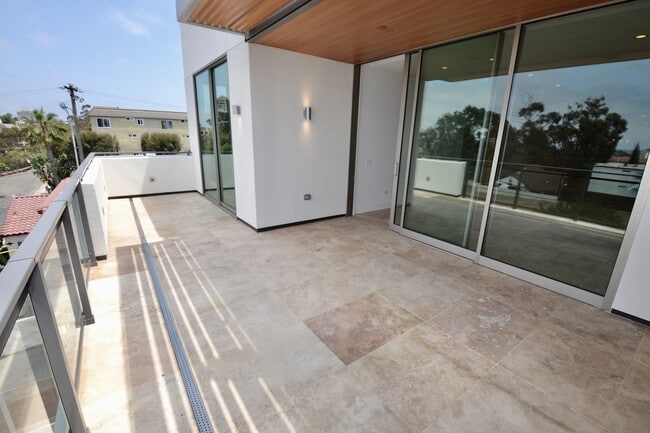 Building Photo - LUXURY 3 BEDROOM CONDO in the Unique Urban Enclave  of Palentine. Walk to Balboa Park! Parking wi...