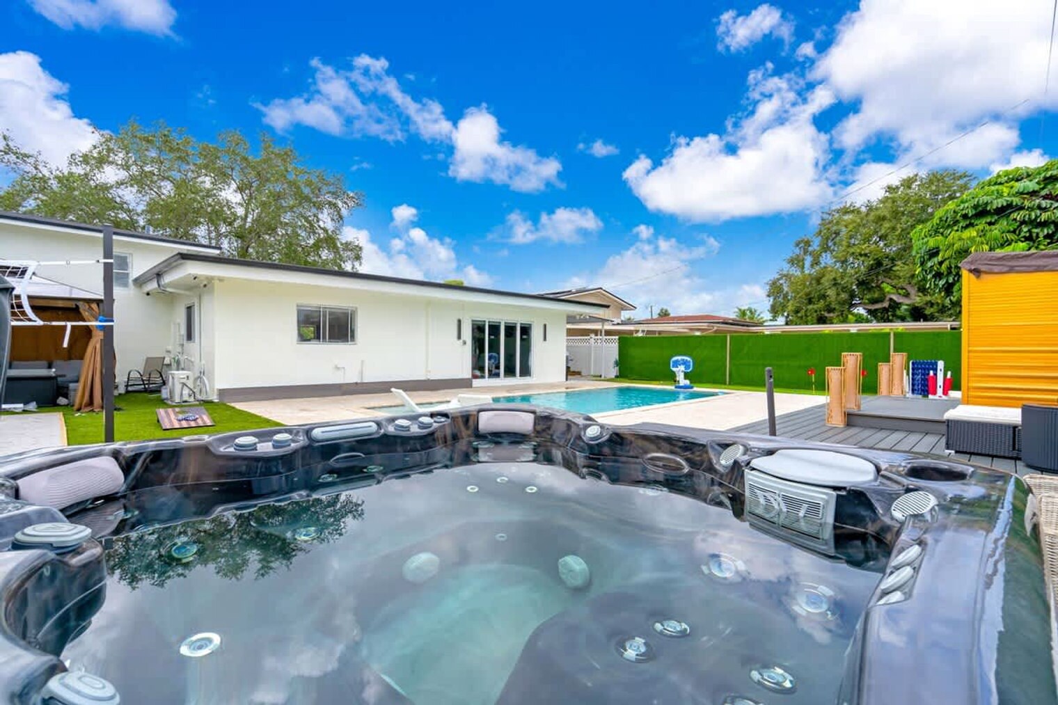 Building Photo - 1255 NE 199th St