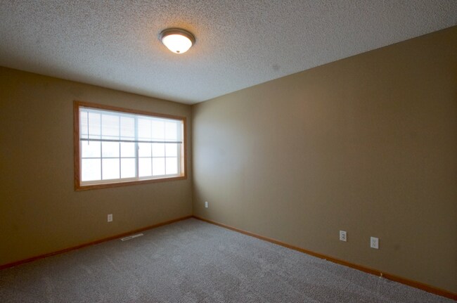 Building Photo - 805 Horizon Dr SE