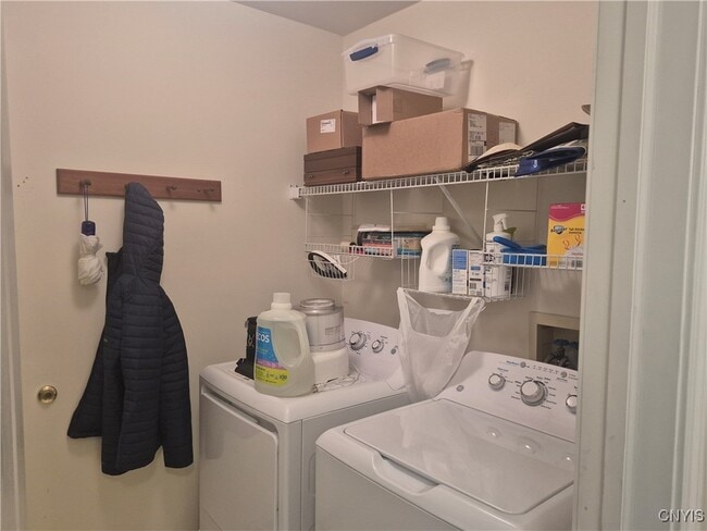 Building Photo - 331 Summerhaven Dr N