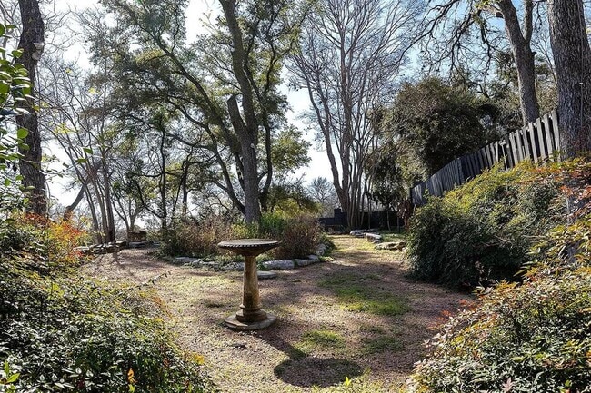 Building Photo - 6106 Cherrylawn Cir