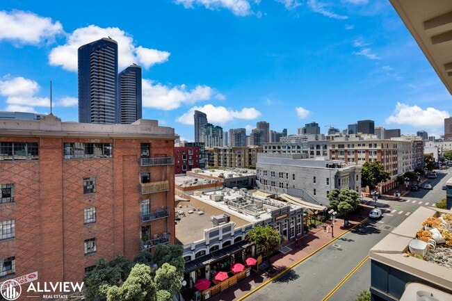 Building Photo - Location, Luxury, and Lifestyle – Top Floo...