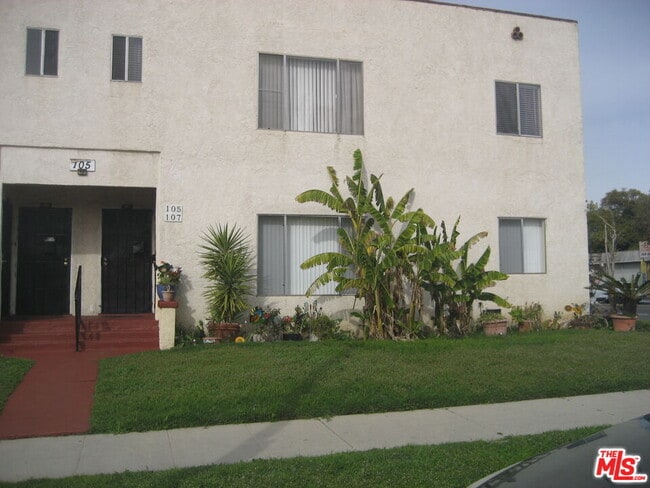 Building Photo - 105 W 106th St