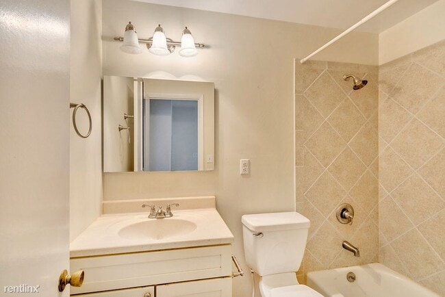 Building Photo - 2 br, 1.5 bath House - 2428 Arlington Blvd...