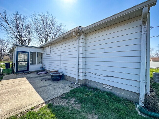 Building Photo - 4322 Hoyt Ave