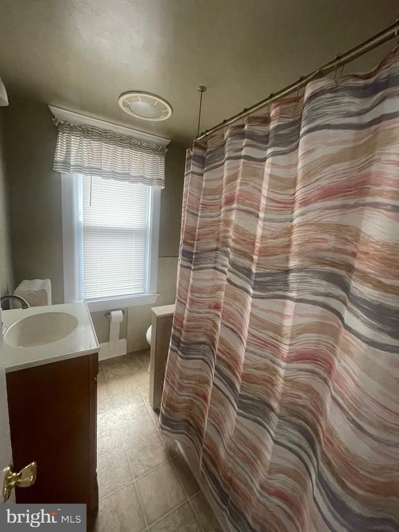 Building Photo - 6732 Maple Ave