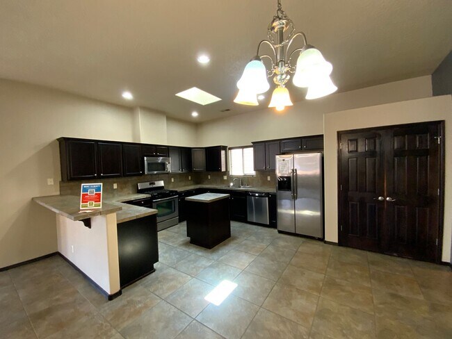 Building Photo - 3 Bedroom Custom Single Story Home Availab...
