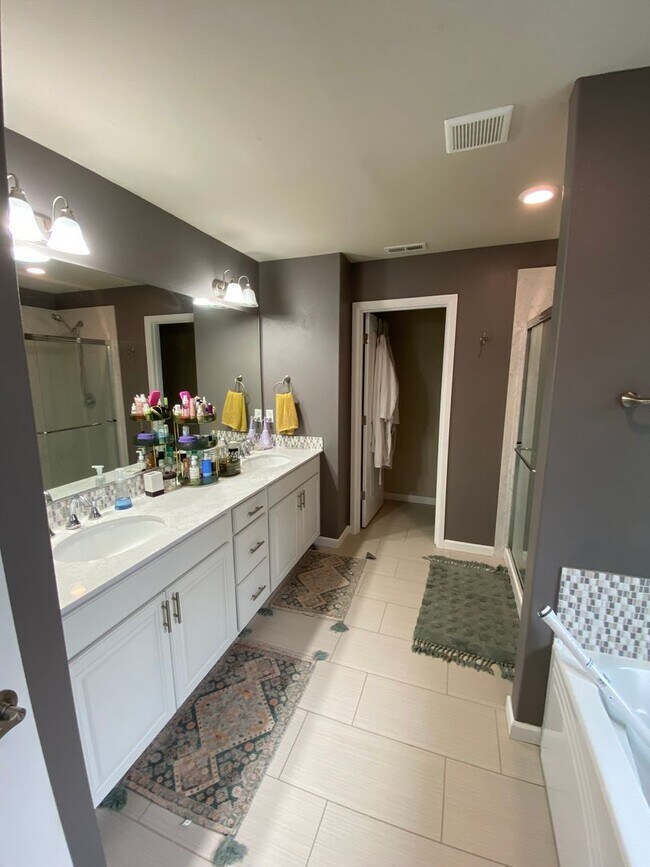 Building Photo - 4bd/3ba House in Tehaleh
