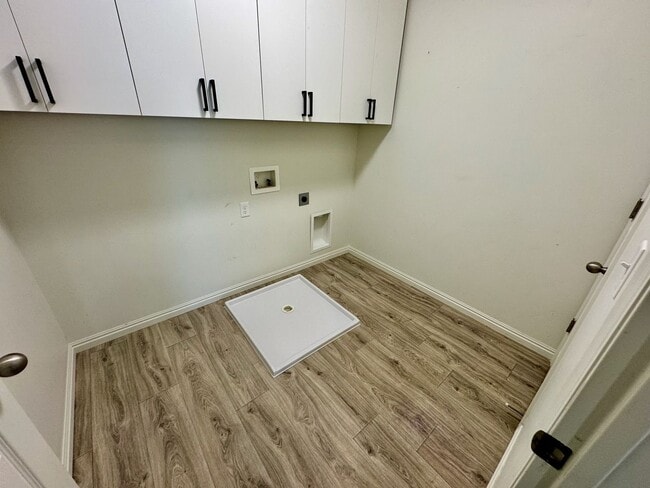 Building Photo - Your Home Is Ready For You!!