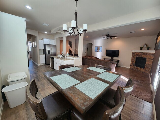 Building Photo - 2171 Enchanted Breeze Dr